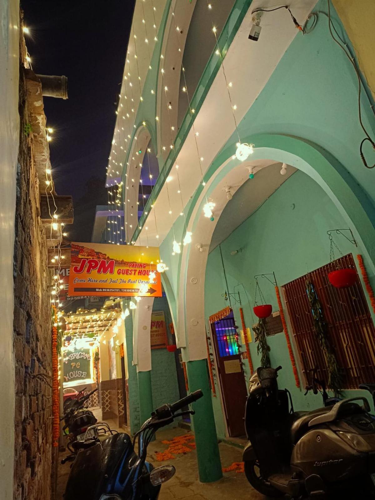 Jpm Guest House Varanasi Bagian luar foto