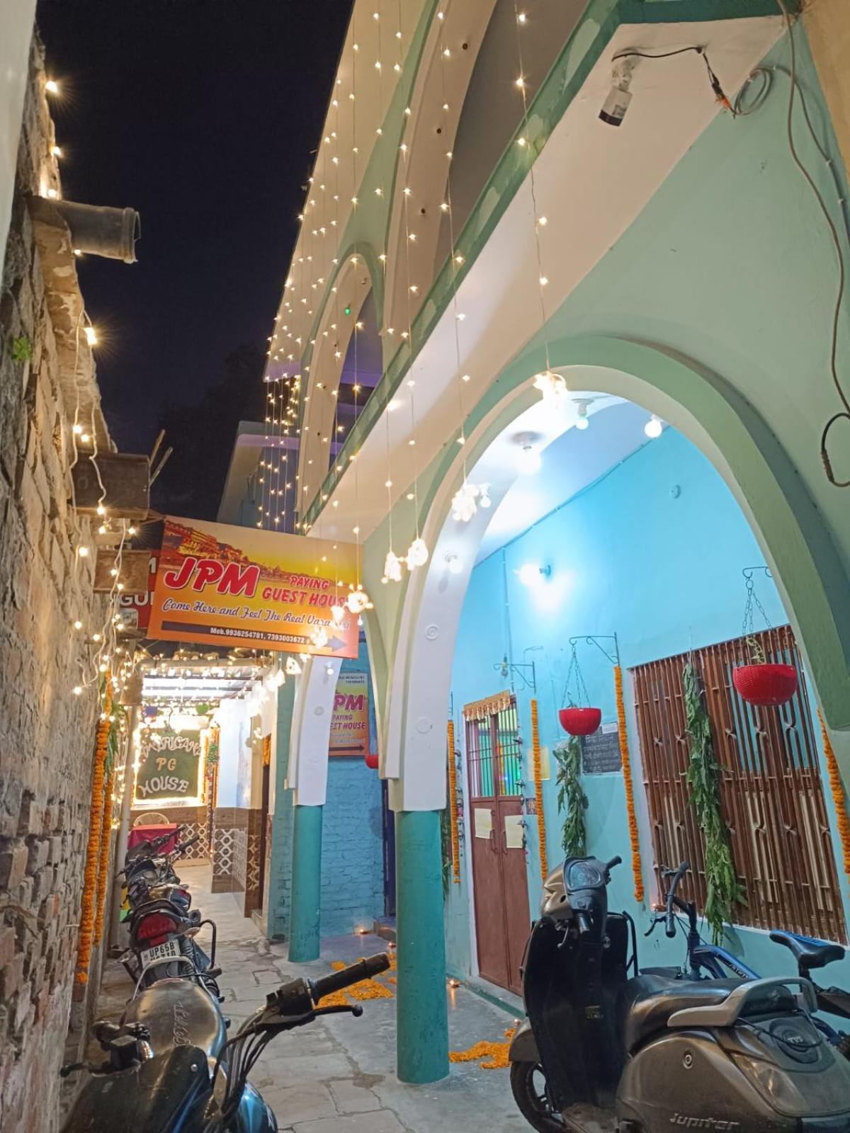 Jpm Guest House Varanasi Bagian luar foto