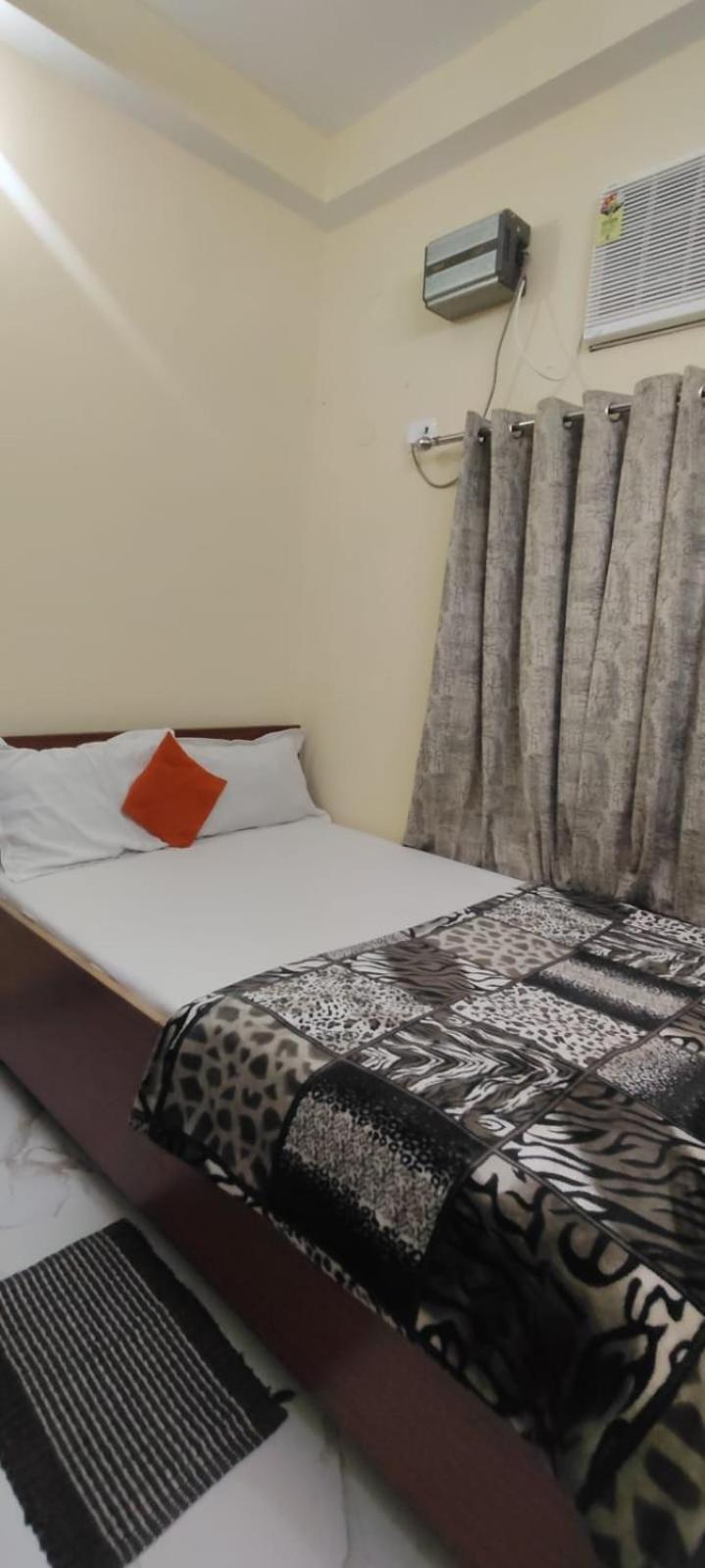 Jpm Guest House Varanasi Bagian luar foto