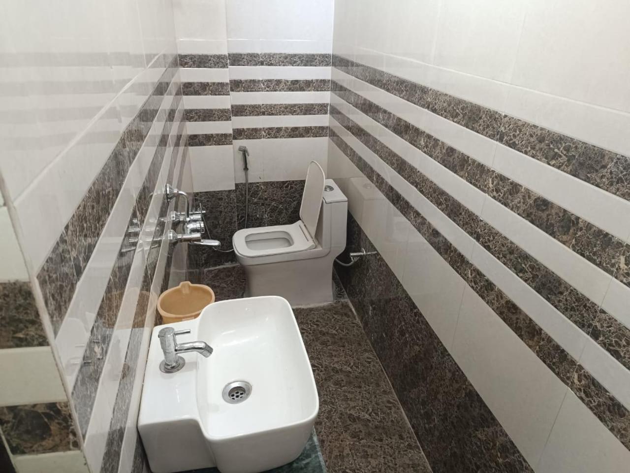 Jpm Guest House Varanasi Bagian luar foto