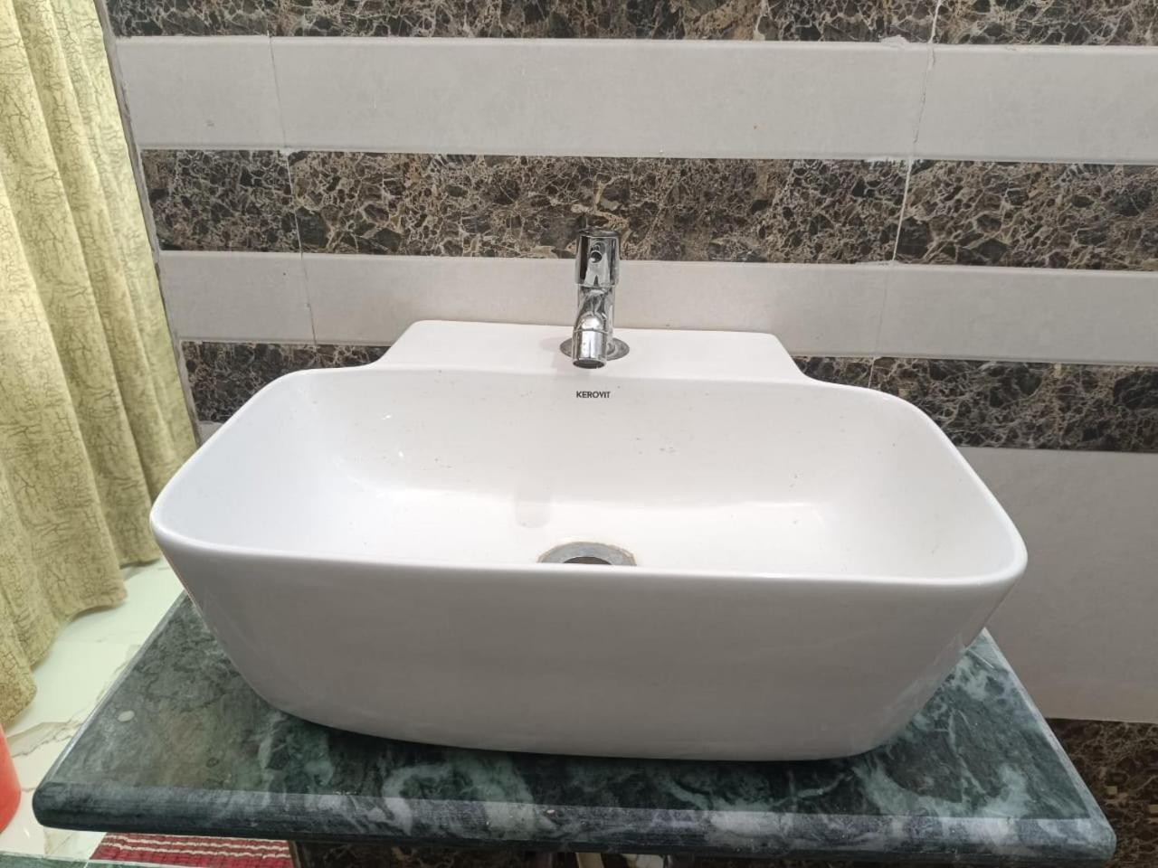 Jpm Guest House Varanasi Bagian luar foto
