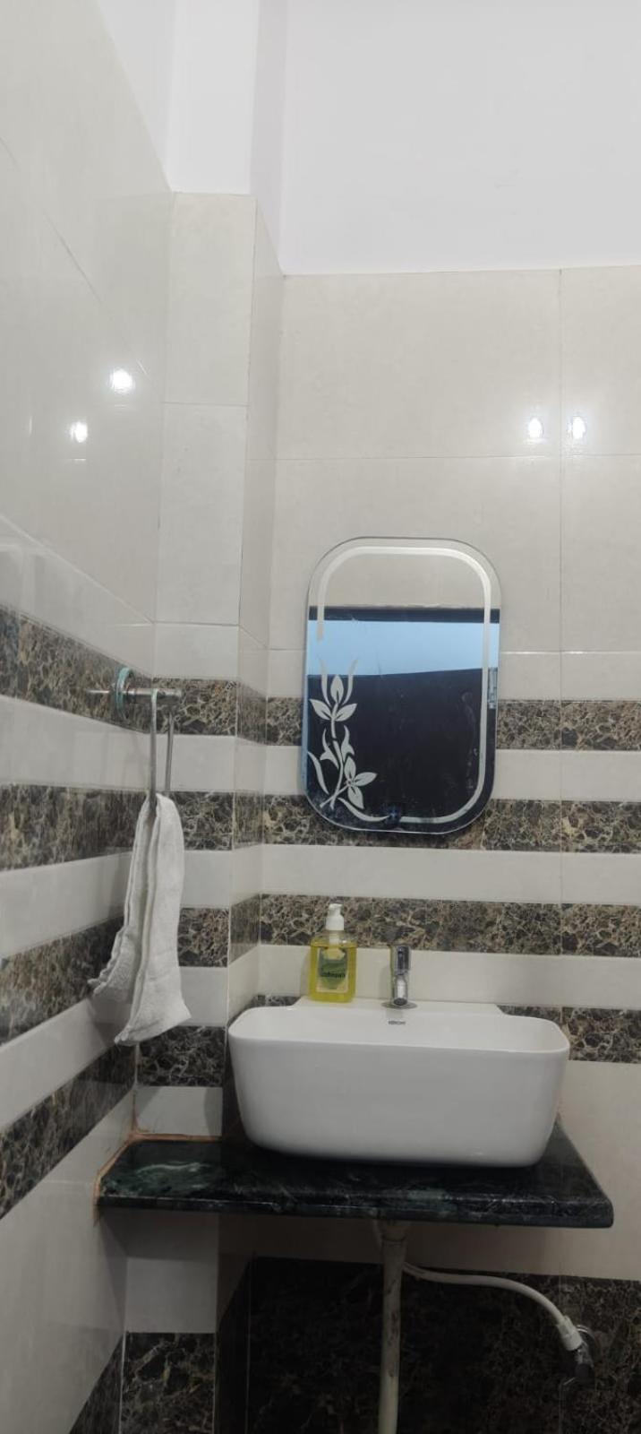 Jpm Guest House Varanasi Bagian luar foto